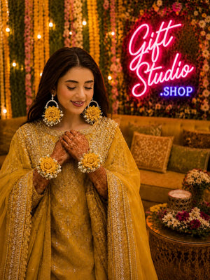 Mayoon Bridal Flower Jewellery Set Floral Gajra and Maang Tikka - Gift Studio Pakistan photo 1