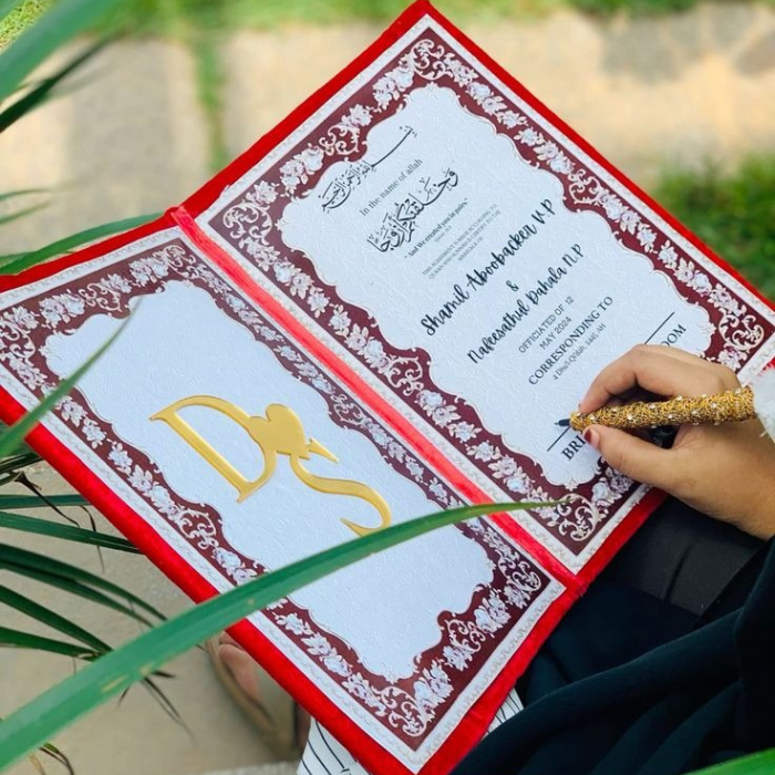 Luxury Velvet Nikkah Booklet – Personalized Islamic Wedding Certificate Holder