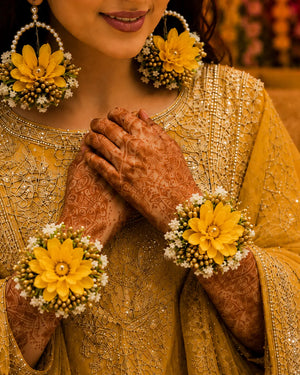 Mehndi Flower Jewellery Set Fresh Gajra and Genda Bridal Jewelry - Gift Studio Pakistan photo 3